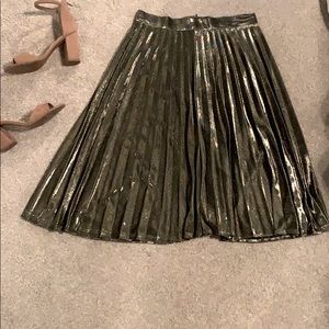 Gold pleated midi skirt.
